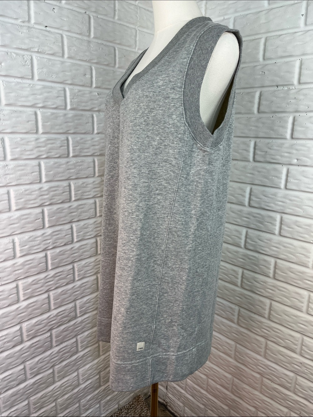 Vuori Sedona Vest Sweatshirt Dress Light Heather Grey Sleeveless Sz Sm NWOT - Picture 4 of 12